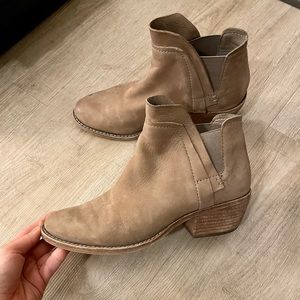 Dolce Vita Booties Size 7